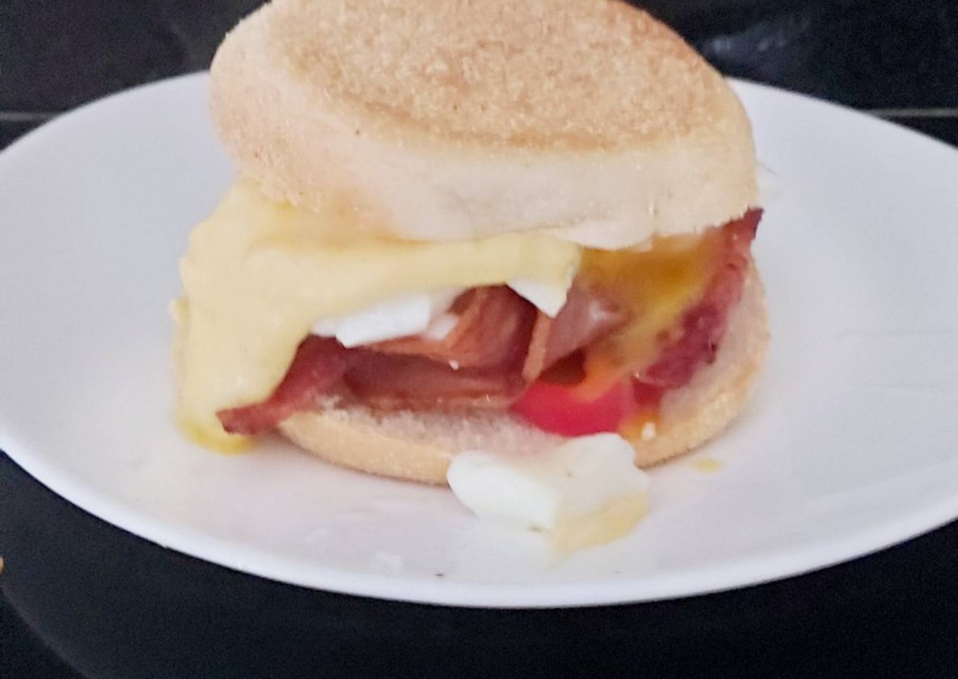 My Muffin, Bacon,Sweet Pepper and Poached Egg also Hollindaiseš§”