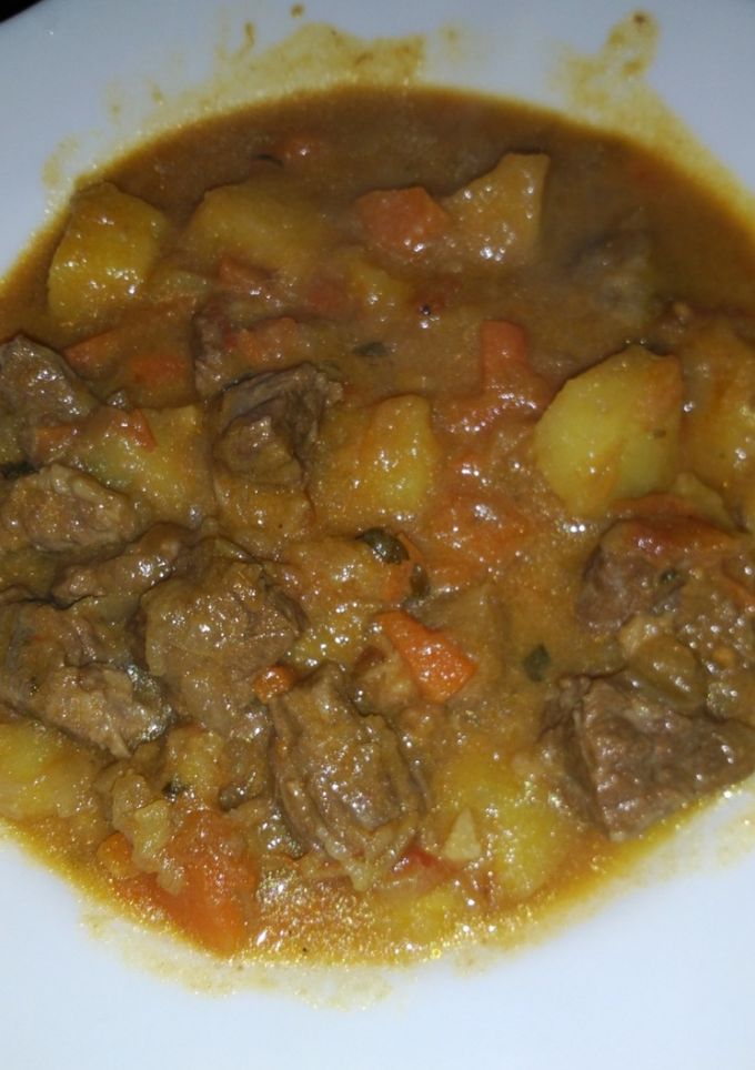 Una foto de Guisado de carne con patatas
