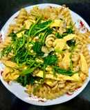 Nui Xào Bó Xôi Và Trứng 🥚🥬