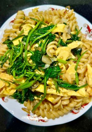 Hình của món Nui Xào Bó Xôi Và Trứng 🥚🥬.