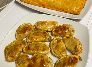 Una foto de Empanadillas Argentinas de Jamón Cocido y Queso Camembert