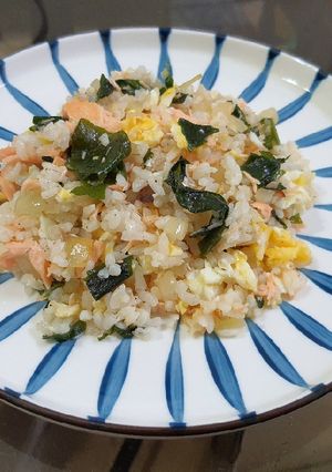 鮭魚蛋炒飯（家常料理） 的食譜成品照片