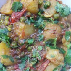 A picture of Aloo Matar.