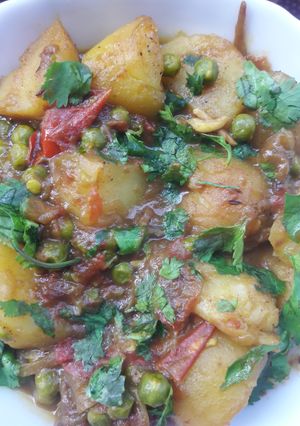 A picture of Aloo Matar.