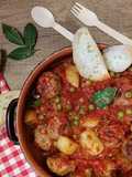 Polpette di carne al sugo con patate e piselli 🌷