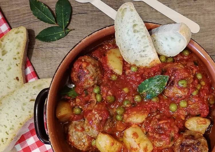 Simple Way to Make Favorite Polpette di carne al sugo con patate e piselli 🌷