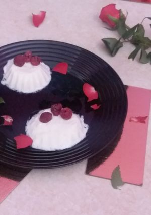 A picture of Yogurt panna cotta.