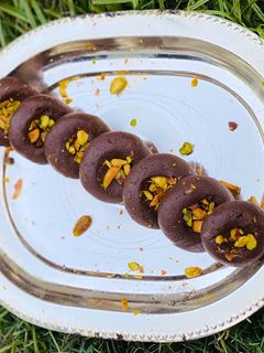 ચોકલેટ પેંડા(chocolate penda recipe in Gujarati) રેસીપી મુખ્ય ફોટો