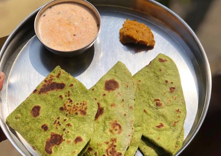 Recipe of Favorite Palak/ Spinach Paratha