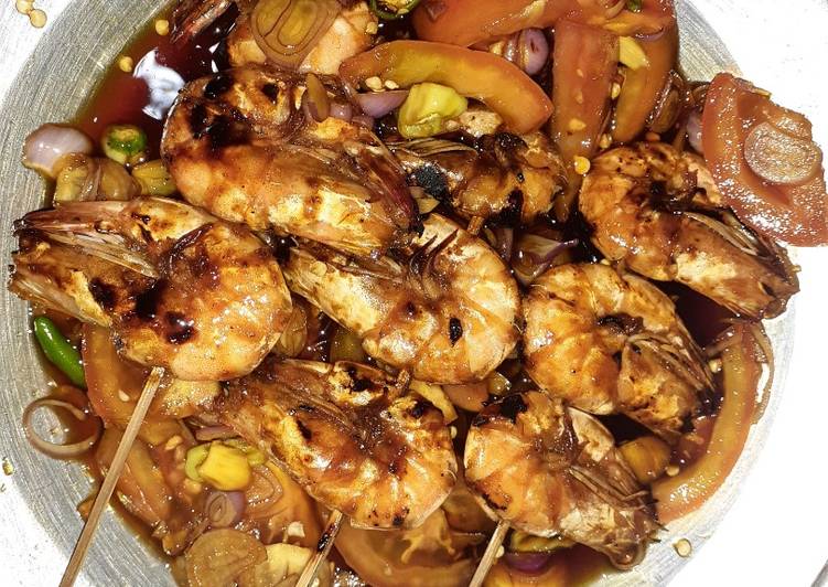 Langkah Mudah untuk Menyiapkan Sate udang kecap pedas Anti Gagal