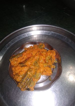 સરગવાની શીંગ નું શાક (Saragva Shing Shak Recipe In Gujarati) રેસીપી મુખ્ય ફોટો