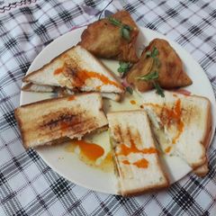 A picture of Samosa Sandwitch.