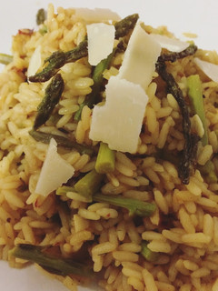 Una foto de Arroz con espárragos verdes