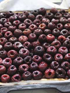 Una foto de Coca de cerezas