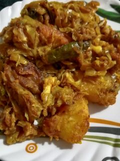 মাছের মাথা দিয়ে বাঁধাকপি (macher matha diye bandhakopi recipe in Bengali) রেসিপির প্রধান ছবি