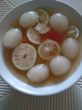 Easy Ways Prepare Recipes Asinan rambutan the  Makes Drooling Appealing.