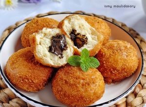Foto resep Roti Goreng Isi Coklat (Tanpa Ulen, Adonan Dasar Minyak)