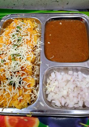 સુરતી લોચો(surti locho recipe in Gujarati) રેસીપી મુખ્ય ફોટો