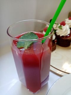 O poză a rețetei Limonadă din dude negre, zmeură, cireșe și mentă.