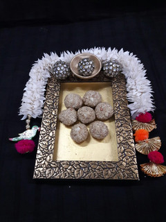 તલ ના સોફ્ટ લાડુ (Til Soft Ladoo Recipe In Gujarati) રેસીપી મુખ્ય ફોટો