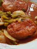 Tortitas de brócoli con caldillo de tres chiles, nopales y papas campiranas de doña Rafaela