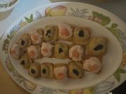 Una foto de tapa con mejillones en escabeche