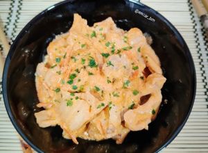Una foto de Pollo con kimchi en salsa