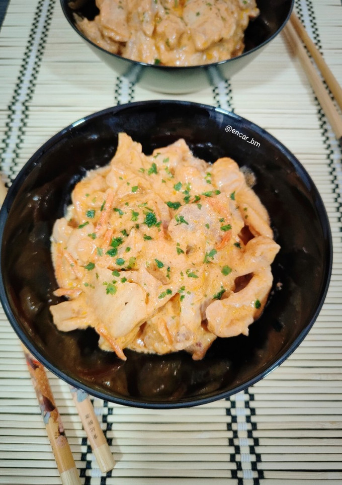 Una foto de Pollo con kimchi en salsa