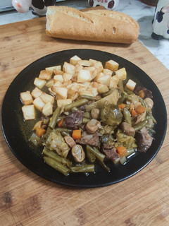 Una foto de Menestra con ternera 🥬🥕🐄🥔