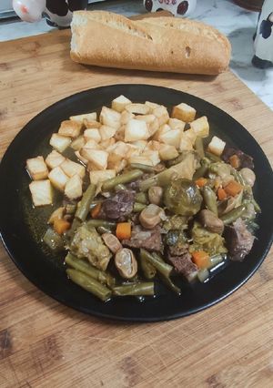 Una foto de Menestra con ternera 🥬🥕🐄🥔