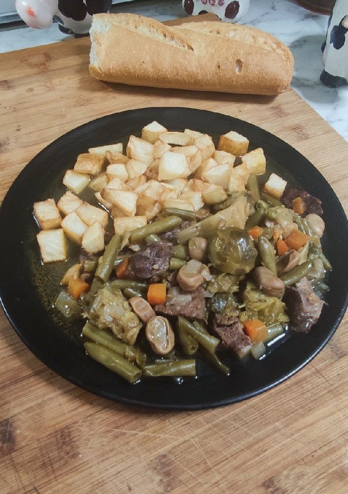 Una foto de Menestra con ternera 🥬🥕🐄🥔
