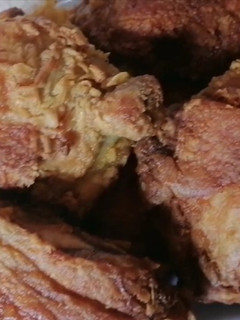 Una foto de Pollo a la broster con mostaza y limón