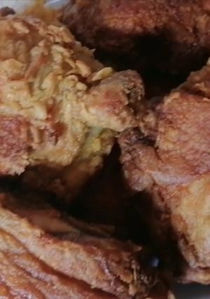 Una foto de Pollo a la broster con mostaza y limón
