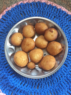பாரம்பரிய ரவை&மைதாபணியாரம் செய்முறை முக்கிய புகைப்படம்