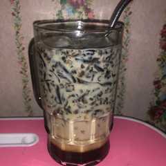 รูปของ Grass Jelly Brown sugar fresh milk (es cincau hitam gula merah)