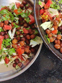 A picture of Chana salad chaat.