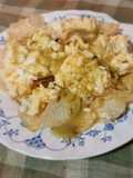 Huevos Revueltos con Patatas Chips y Salsa Verde Mexicana