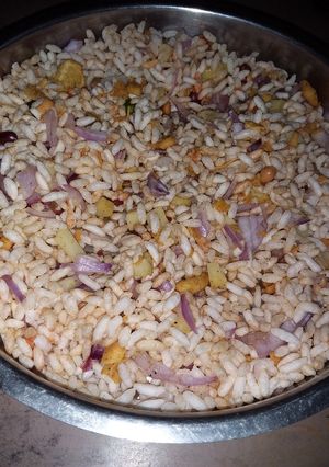 A picture of Jhaal muri(puffed rice chaat).
