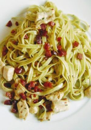 Foto principal de Tallarines con pollo y jamón