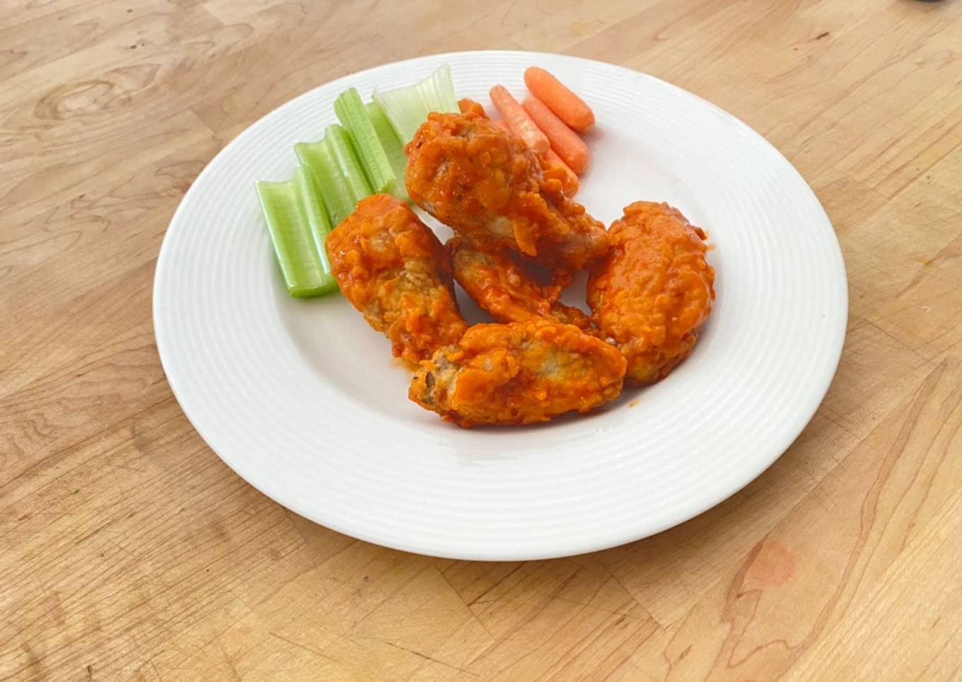 Saucy and crispy chicken wings