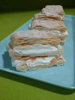 Una foto de Milhojas de merengue con thermomix