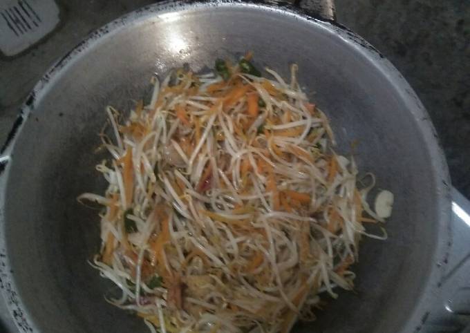 Tumis tauge,wortel,cabe hijau#bikinramadanberkesan foto resep utama