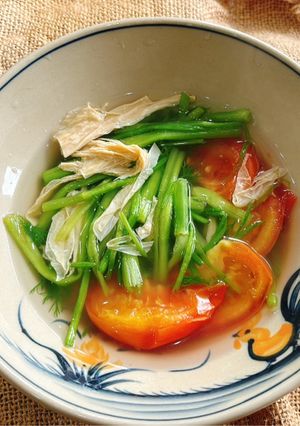 Hình của món Canh Rau Cần Nước Nấu Cà Chua và Mẻ.