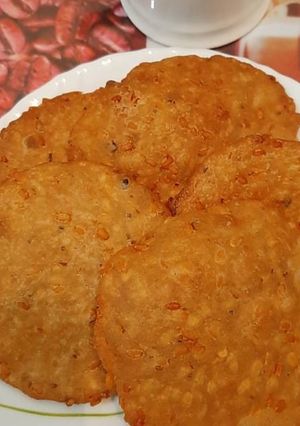 A picture of Moong Dal Wheat Mathri.