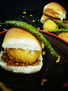 वडा पाव (vada pav recipe in hindi) रेसिपी मुख्य फोटो