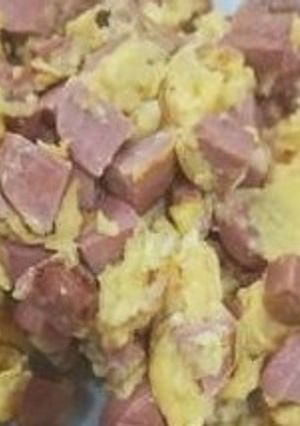 Una foto de Huevo con salchichas