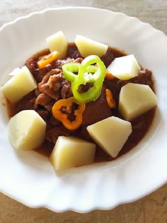 Bográcsos csülkös pacalpörkölt recept fotója