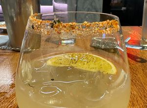 Una foto de Al pastor - Trago a base de tequila