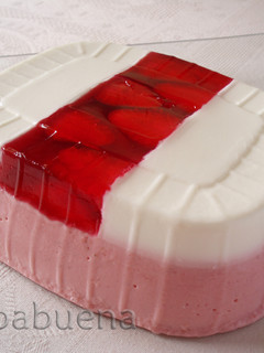 Una foto de Panna cotta de fresas y yogur griego