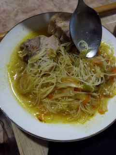 Una foto de Sopa de verduras y costillas